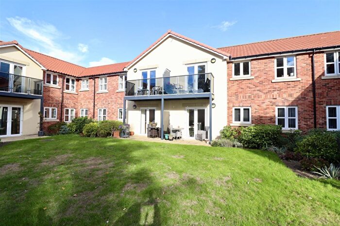 2 Bedroom Flat For Sale In Scaife Garth, Pocklington, York, YO42