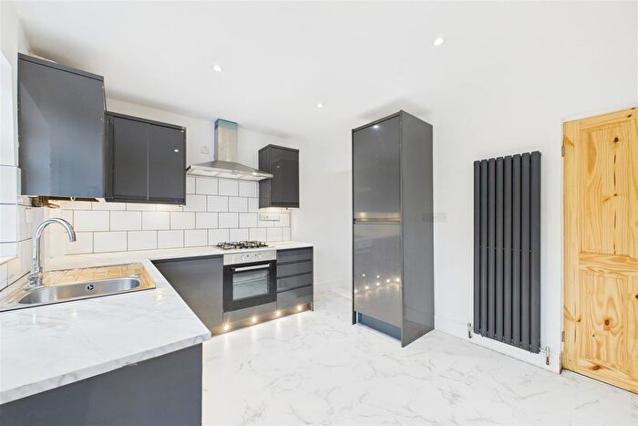 2 Bedroom Terraced House For Sale In Boundary Road, Newark, NG24