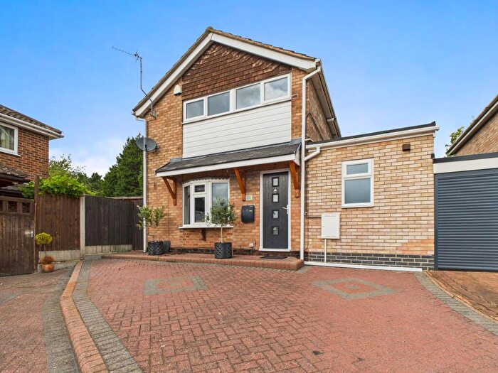 4 Bedroom Semi-Detached House For Sale In Links Close, Sinfin, DE24