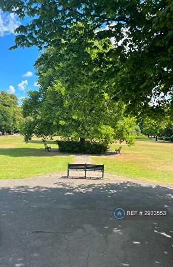 2 Bedroom Flat To Rent In Rosebery Lodge, Epsom, KT18