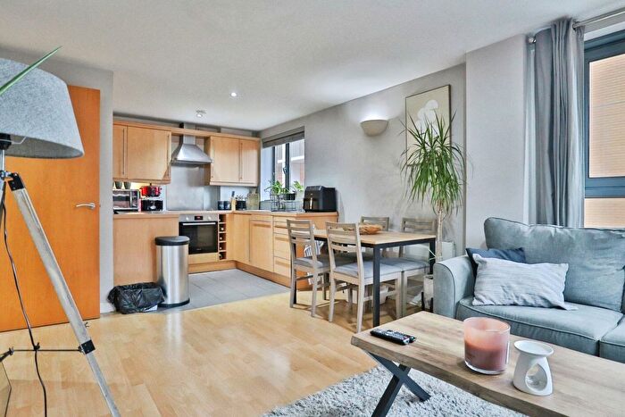 2 Bedroom Flat For Sale In City Walk, Leeds, West Yorkshire, LS11