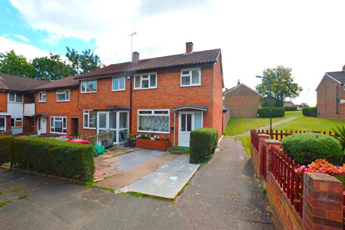 2 Bedroom End Of Terrace House For Sale In Newport Road, Slough, SL2