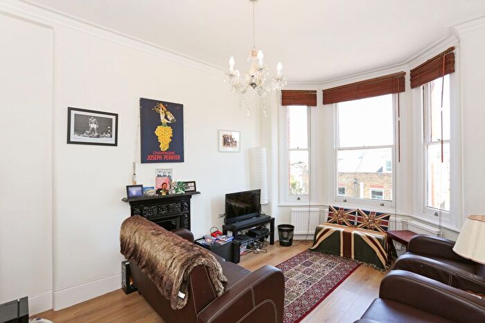 2 Bedroom Flat To Rent In Munster Road, London, SW6