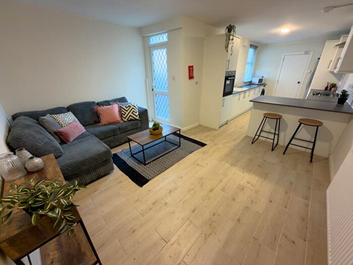 6 Bedroom House For Sale In Adelaide Road, L7