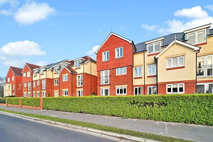 1 Bedroom Flat For Sale In Stuart Road, Highcliffe., BH23