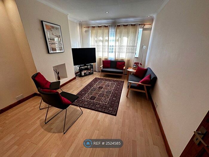 2 Bedroom Maisonette To Rent In Lymington Court, Sutton, SM1