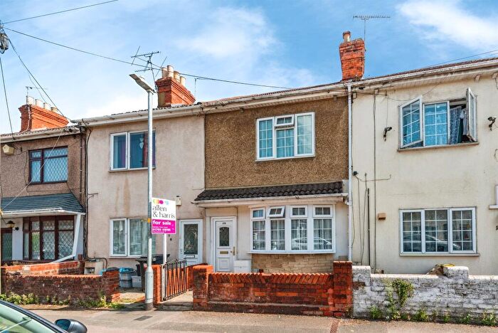 3 Bedroom Terraced House For Sale In Beatrice Street, Swindon, SN2
