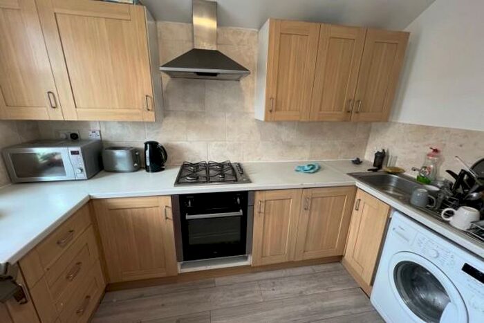 3 Bedroom Flat To Rent In Whitchurch Road Cardifff, CF14