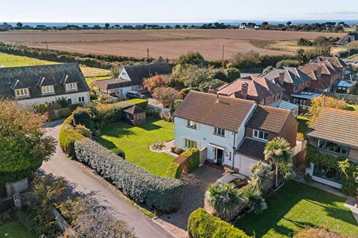 4 Bedroom Detached House For Sale In Wellsfield, Chichester, PO20