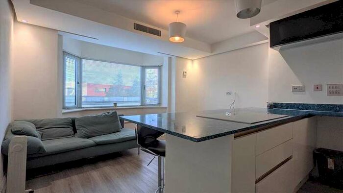 1 Bedroom Apartment To Rent In Eastern Avenue, Newbury Park, Ilford, IG2