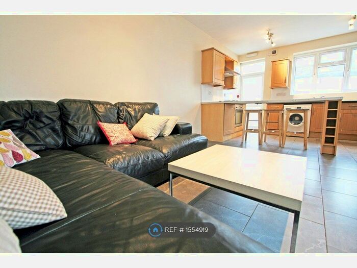 6 Bedroom Terraced House To Rent In Arabella Street, Cardiff, CF24