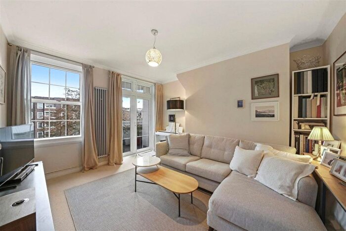 2 Bedroom Flat For Sale In Southern Row, London, W10