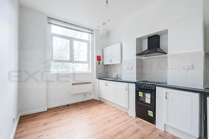 Flat To Rent In Loveridge Road, Kilburn, London, NW6