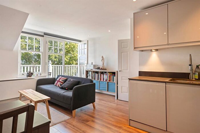 2 Bedroom Apartment To Rent In Queens Avenue, Muswell Hill, London, N10