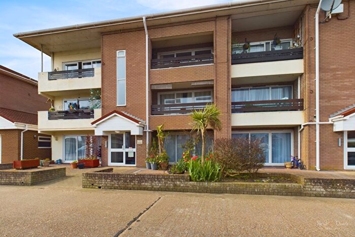 2 Bedroom Flat For Sale In Flat Kings Court East, Viking Way, Eastbourne, BN23