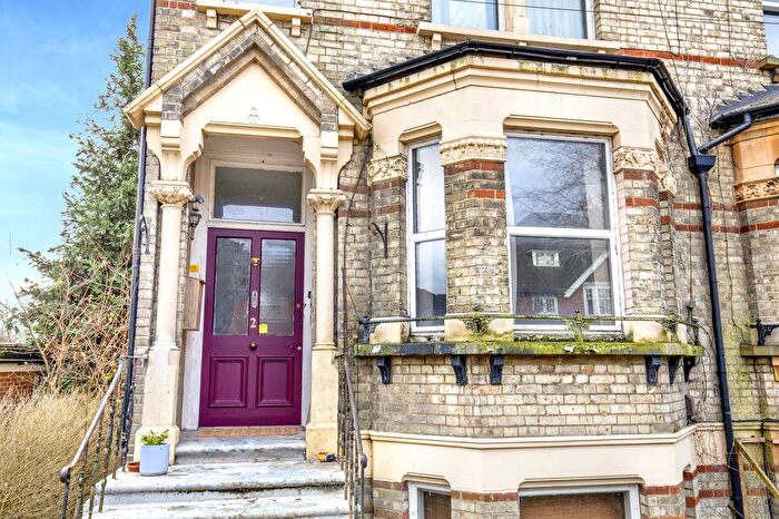 1 Bedroom Flat To Rent In Belmont Road, Leatherhead, KT22