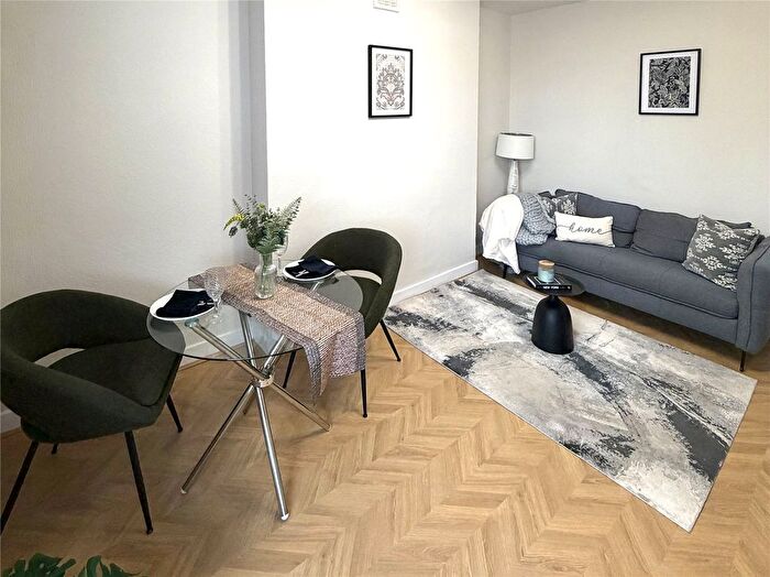 2 Bedroom Flat To Rent In Rockley Road, London, W14