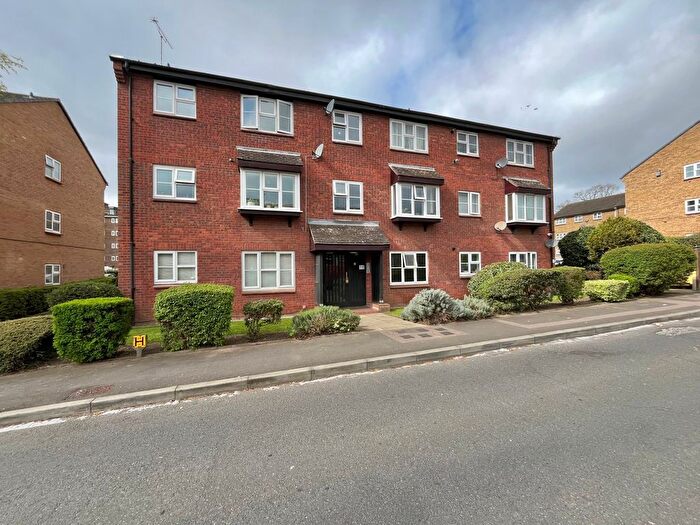 2 Bedroom Flat For Sale In Parish Gate Drive, Sidcup, DA15
