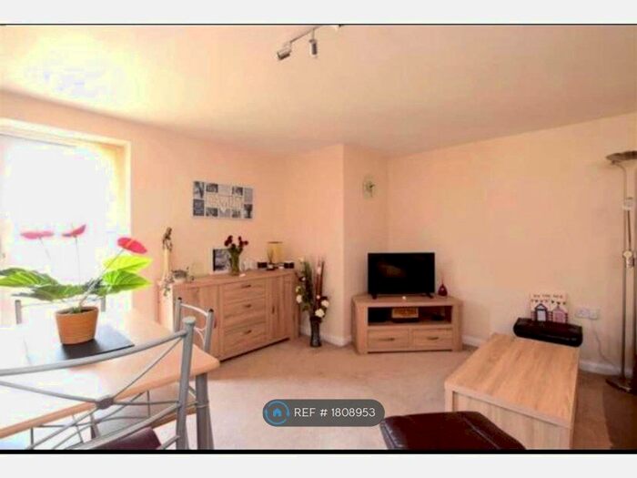 2 Bedroom Flat To Rent In Tower Road, Lancing, BN15