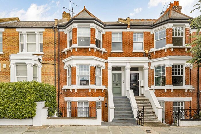 1 Bedroom Flat To Rent In Rylett Crescent, Shepherds Bush, W12