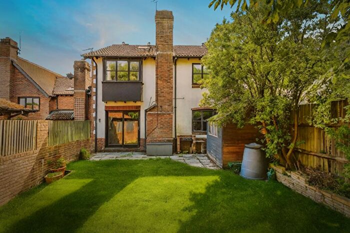 4 Bedroom Terraced House For Sale In Old Cottage Close, West Wellow, Romsey, SO51