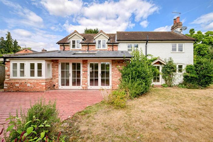 3 Bedroom Detached House For Sale In The Hamlet, Reading, RG4