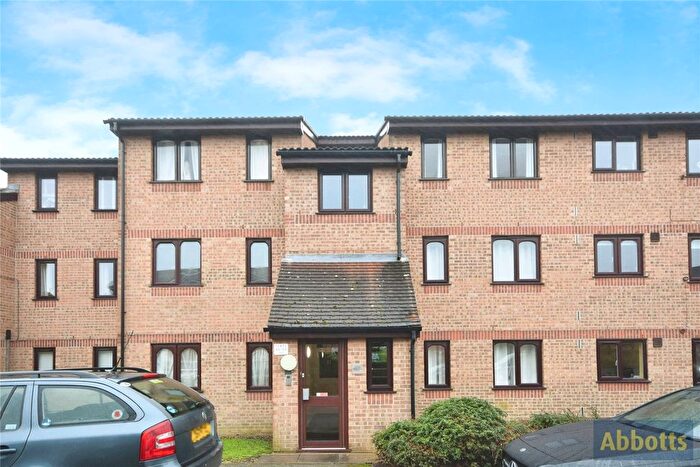 1 Bedroom Flat For Sale In Sandon Close, Rochford, Essex, SS4