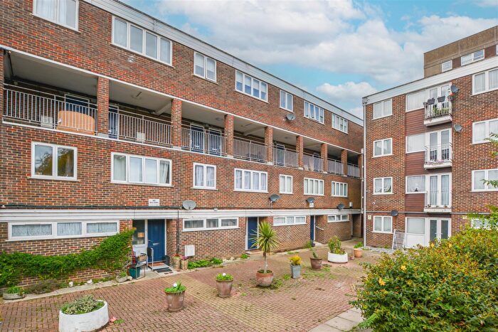 2 Bedroom Apartment For Sale In Sir Francis Way, Brentwood, CM14