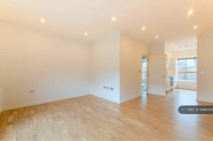 3 Bedroom Flat To Rent In Eva Apartments, London, E10