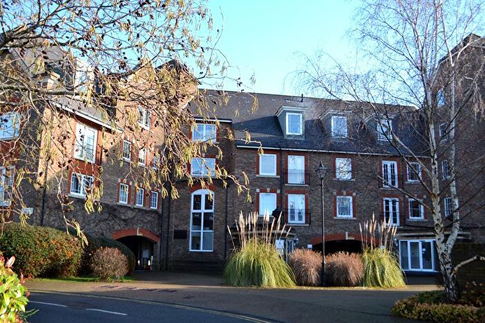 2 Bedroom Flat For Sale In Mortley Close, Tonbridge, TN9