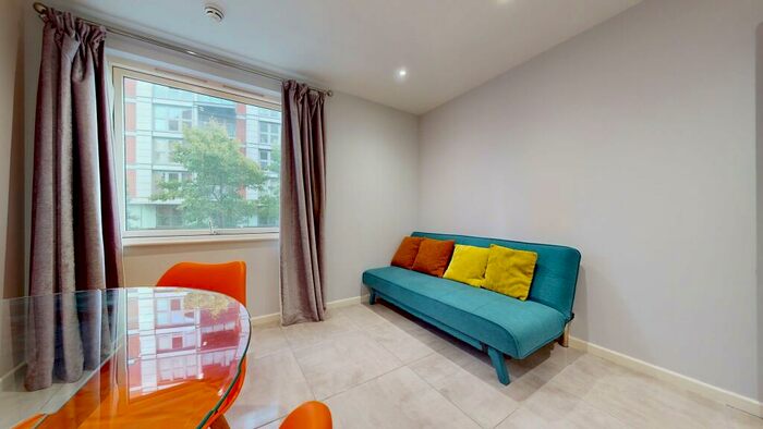 3 Bedroom Flat To Rent In Blackwall Way, E14