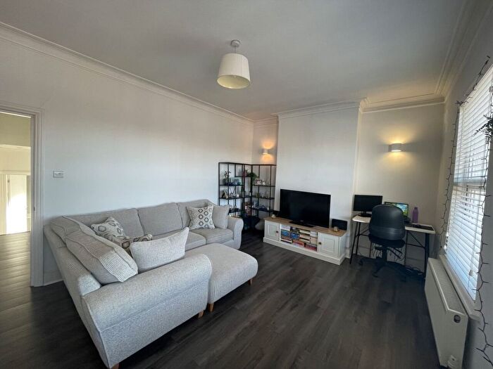 1 Bedroom Flat To Rent In Garratt Lane, London, SW18