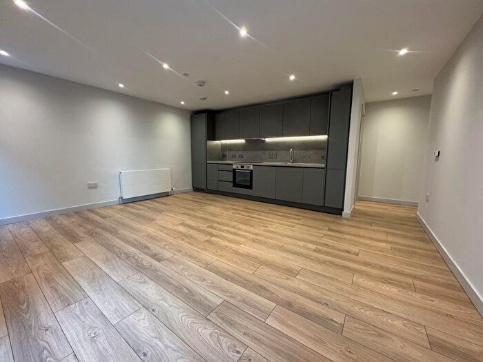 2 Bedroom Flat To Rent In Clyde Place, Glasgow, G5