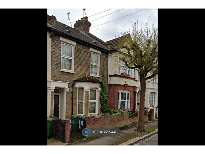 2 Bedroom Flat To Rent In Park Grove Road, London, E11