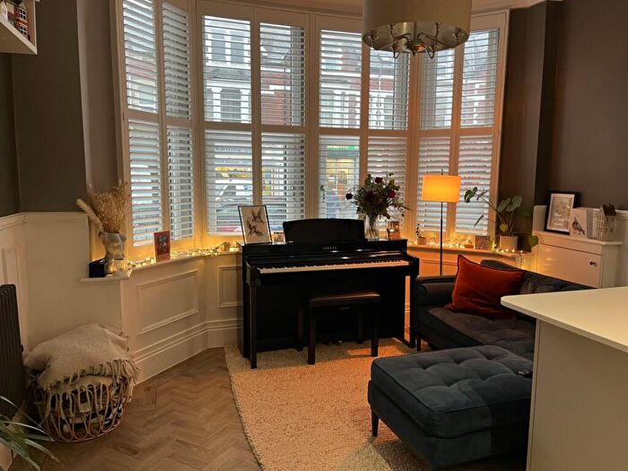 2 Bedroom Flat To Rent In Penylan Road, Roath, CF23