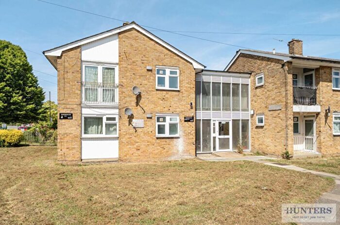 2 Bedroom Flat For Sale In Boxgrove Road, Abbey Wood, SE2