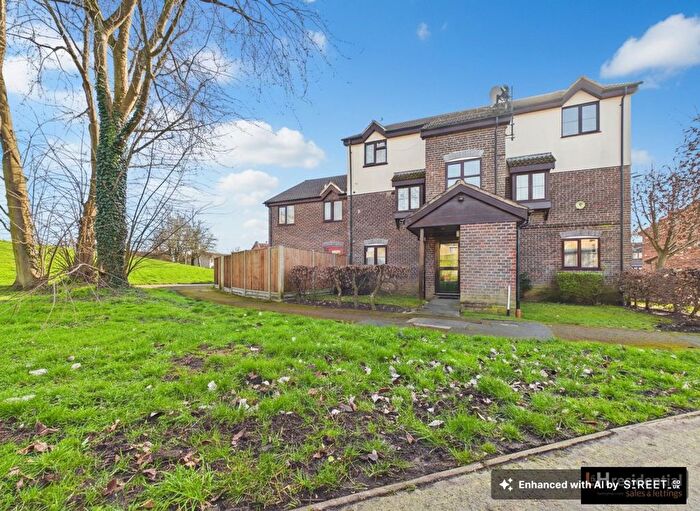 1 Bedroom Flat For Sale In Hancock Court, Borehamwood, WD6