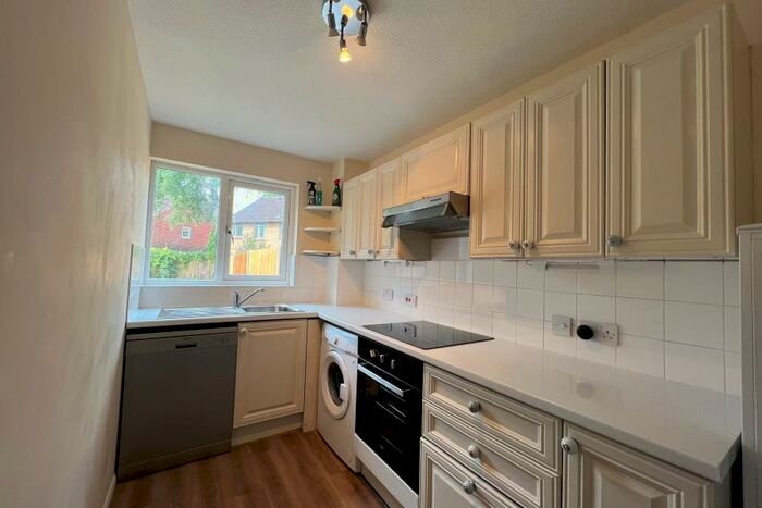 1 Bedroom Maisonette To Rent In Goldsworth Park, Woking, GU21