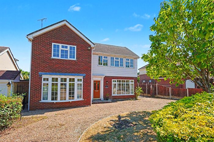 4 Bedroom Detached House For Sale In Folly Chase, Hockley, SS5