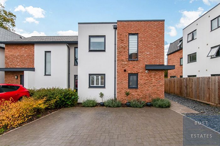 3 Bedroom Semi-detached House For Sale In The Green, Exeter, EX2
