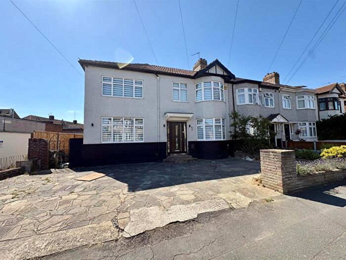4 Bedroom End Of Terrace House For Sale In Northdown Road, Hornchurch, RM11