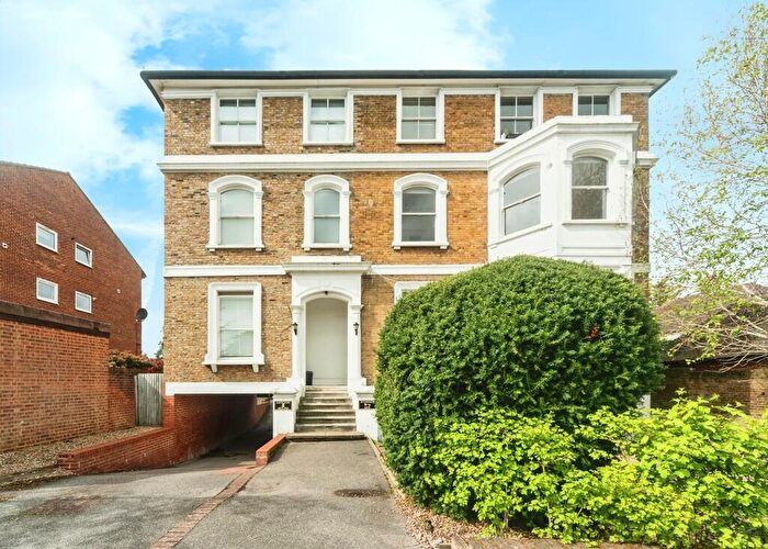 1 Bedroom Apartment To Rent In Berrylands, Surbiton, KT5