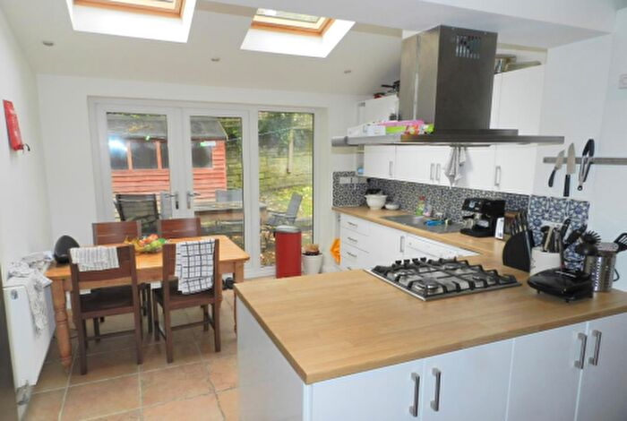 5 Bedroom Semi-Detached House To Rent In Buckingham Avenue, Leeds, West Yorkshire, LS6