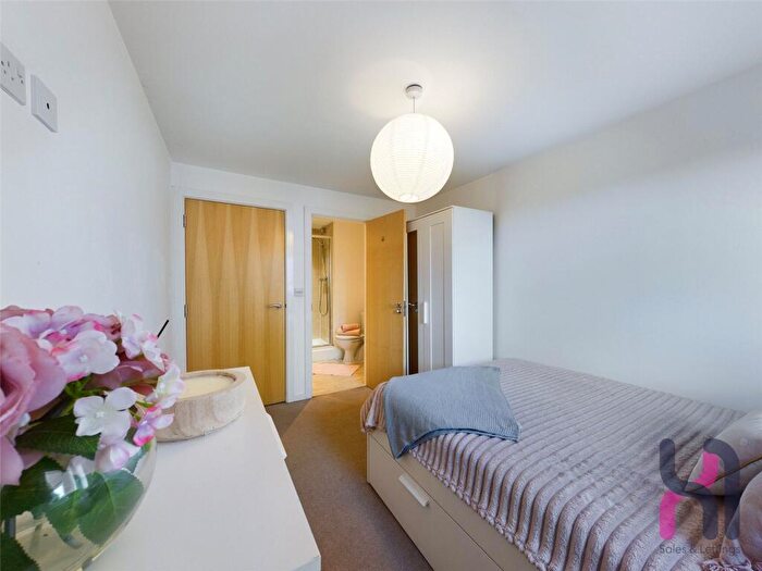 2 Bedroom Flat For Sale In Elmira Way, Spinner House, M5