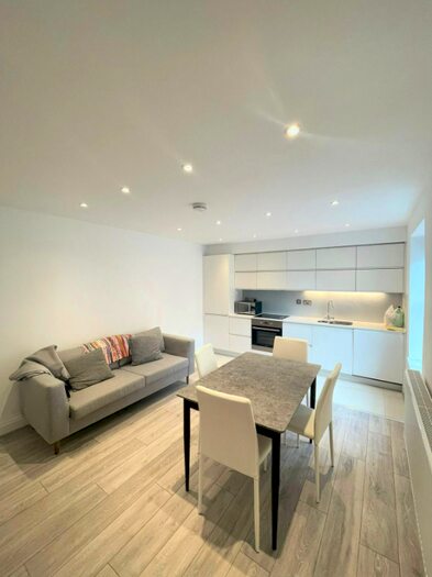 2 Bedroom Flat To Rent In Leighton Road, Kentish Town, London, NW5