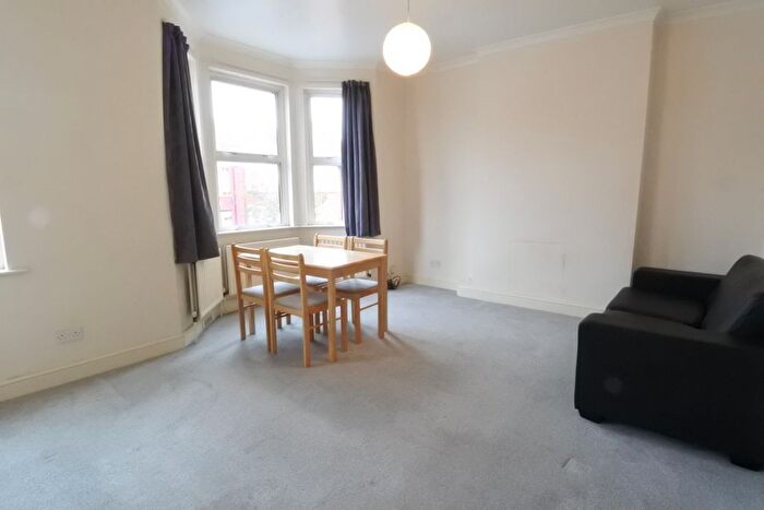 2 Bedroom Flat To Rent In Litchfield Gardens, Willesden, NW10