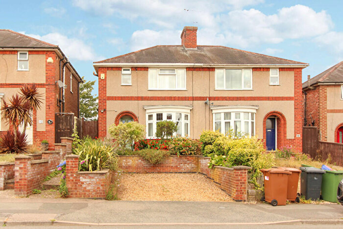 3 Bedroom Semi-Detached House For Sale In Croyland Road, Wellingborough, NN8