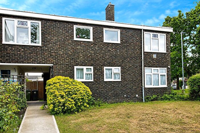 2 Bedroom Flat To Rent In The Gore, Basildon, SS14