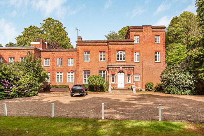 3 Bedroom Apartment For Sale In London Road, Windlesham, GU20