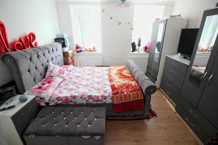 2 Bedroom End Of Terrace House To Rent In Bridge Road, Hounslow TW3